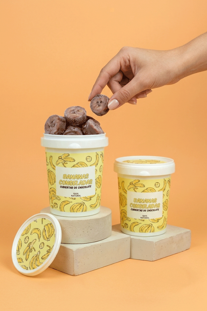 Envases plásticos para alimentos: tarrina de yogurt de PP, botella de aceite de PET y garrafa de leche de HDPE